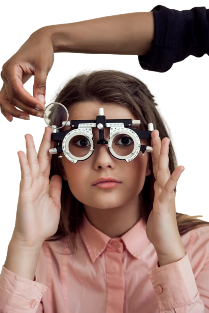 toma-horizontal-nina-caucasica-interesada-curiosa-cita-especialista-cuidado-ojos-usando-foroptero-mientras-oftalmologo-revisa-su-vision-sentada-sobre-pared-amarilla_176420-6730_preview_rev_1